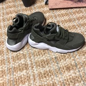 Nike huaraches. Brand new!